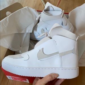 Brand new w Nike Vandalised lx size 7